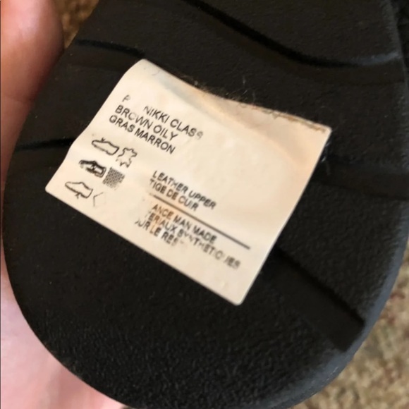 Brand new out of box Clark shoes - Picture 2 of 3